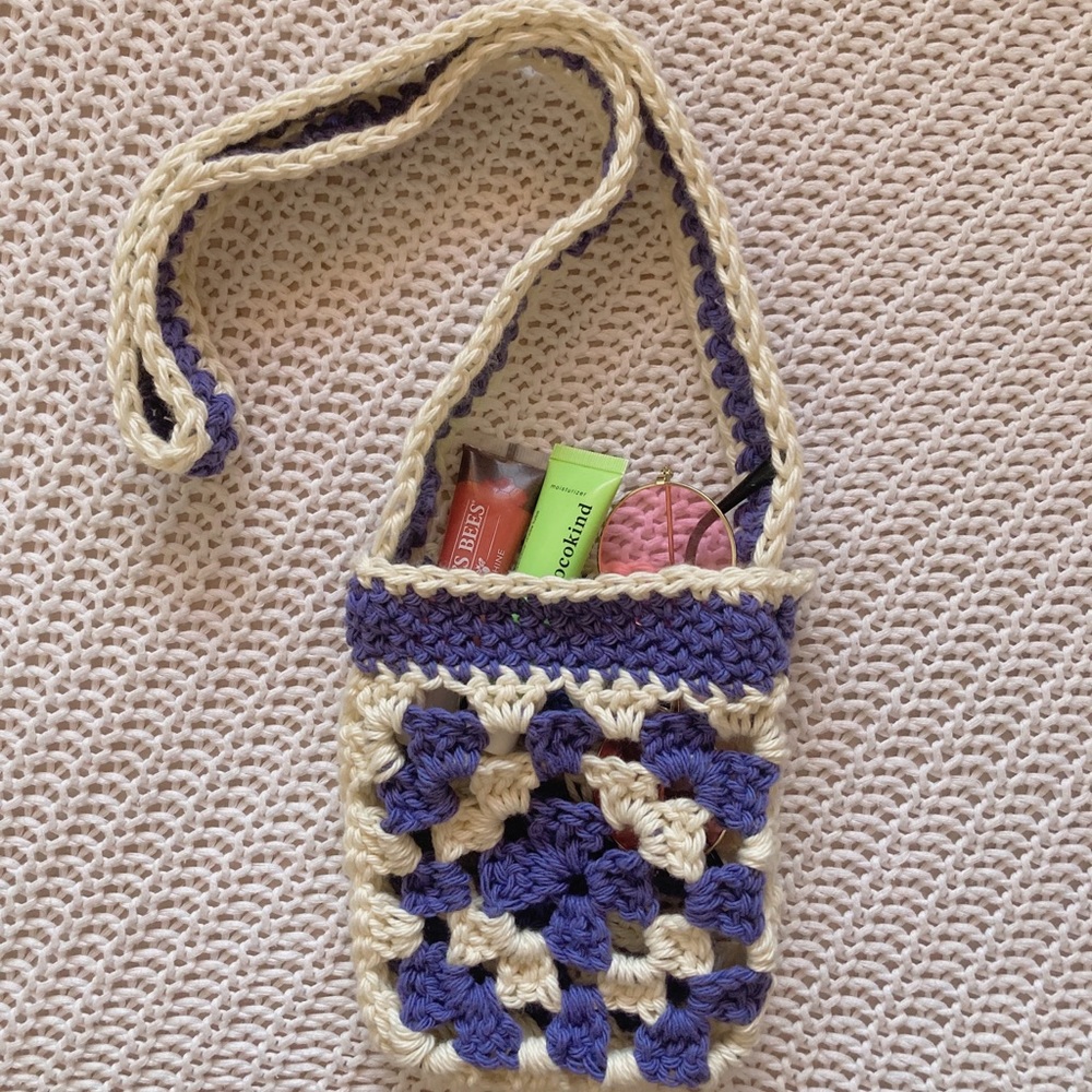 Sweet little crochet purse 💜🌸